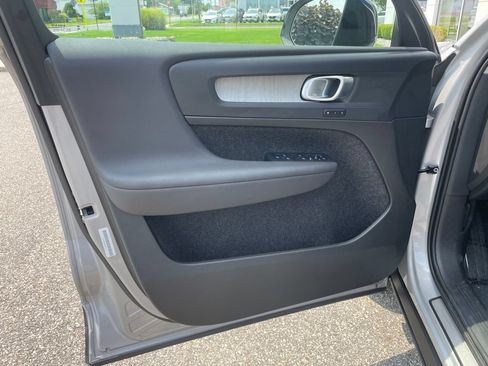 Used 2025 Volvo XC40 B5 Plus AWD/4WD image 20