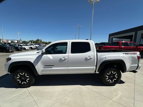 Used 2021 Toyota Tacoma TRD Off-Road w/ Technology Package AWD/4WD image 3