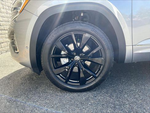 Certified 2024 Volkswagen Atlas Cross Sport SEL Premium R-Line AWD/4WD image 8