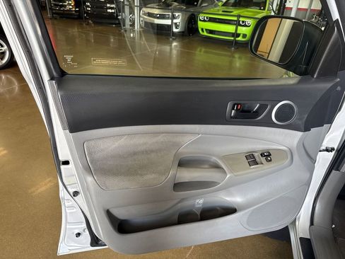 Used 2005 Toyota Tacoma PreRunner image 77