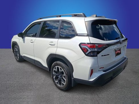 Used 2025 Subaru Forester Premium w/ Convenience Package #2 AWD/4WD image 6