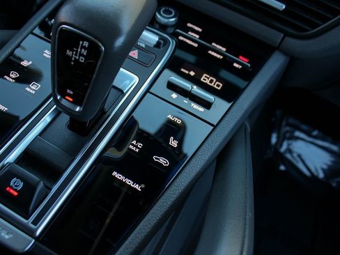 Used 2019 Porsche Cayenne image 40