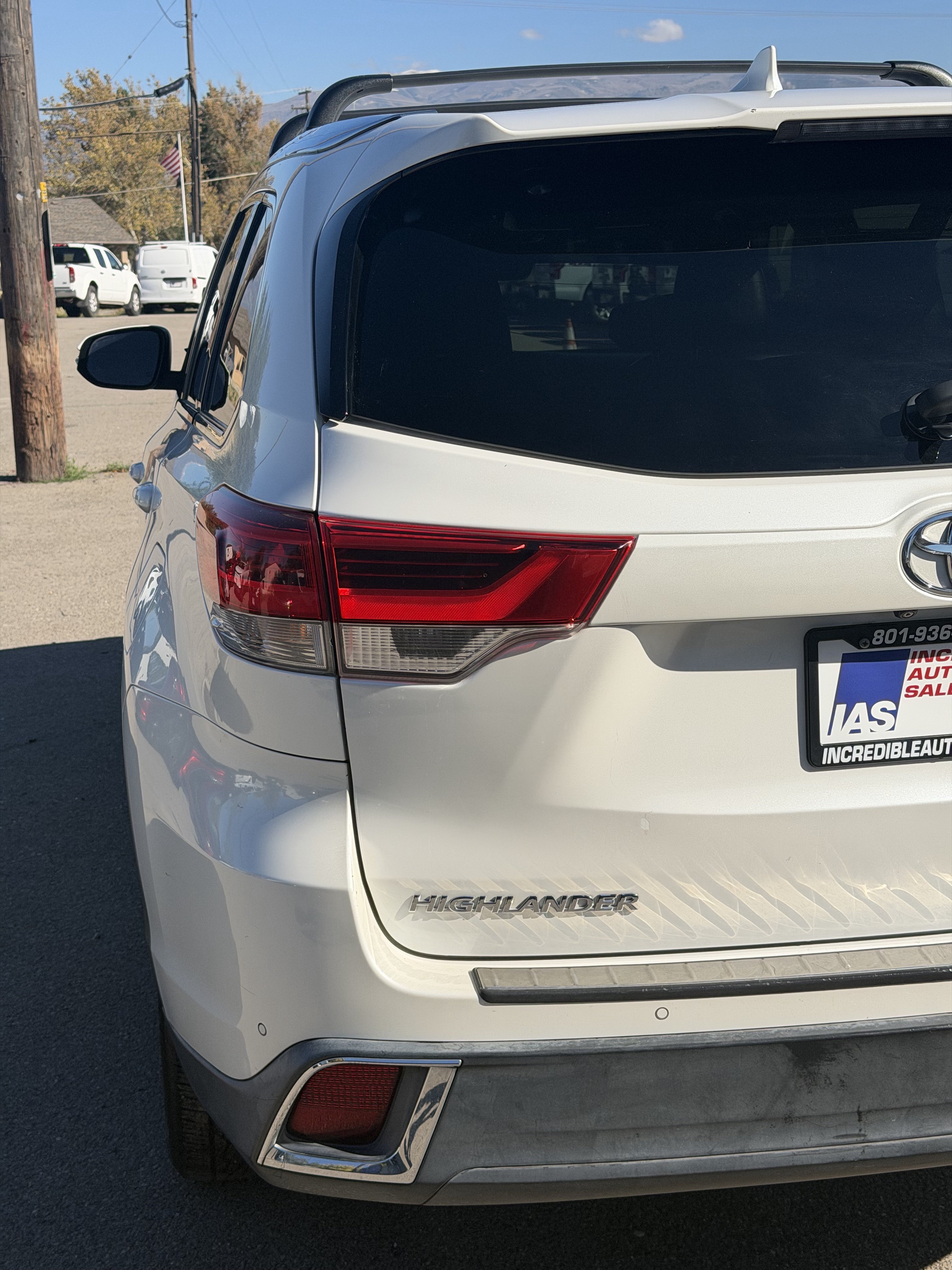 Used 2017 Toyota Highlander Limited FWD image 12