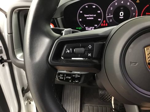 Used 2024 Porsche Cayenne AWD/4WD image 12