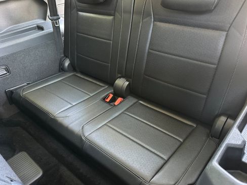Used 2020 Volkswagen Tiguan SE w/ Panoramic Sunroof Package FWD image 36