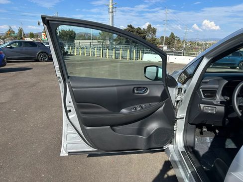 Used 2025 Nissan Leaf S FWD image 10