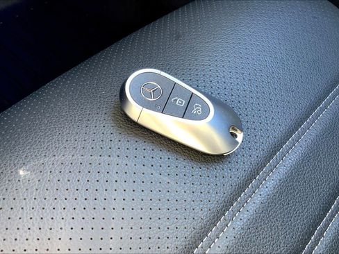 Used 2024 Mercedes-Benz GLC 300 4MATIC image 15