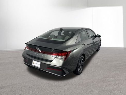 Used 2025 Hyundai Elantra Sport FWD image 31