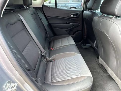 Used 2025 Chevrolet Trax LT w/ LT Convenience Package FWD image 14