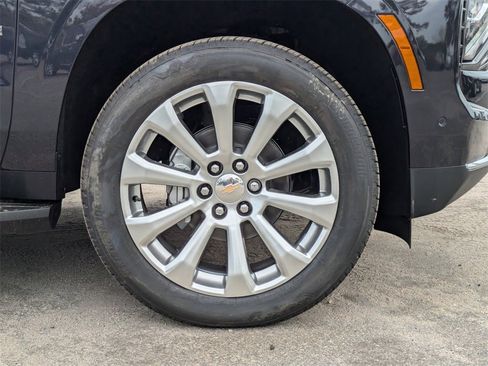 New 2025 Chevrolet Suburban Premier image 19