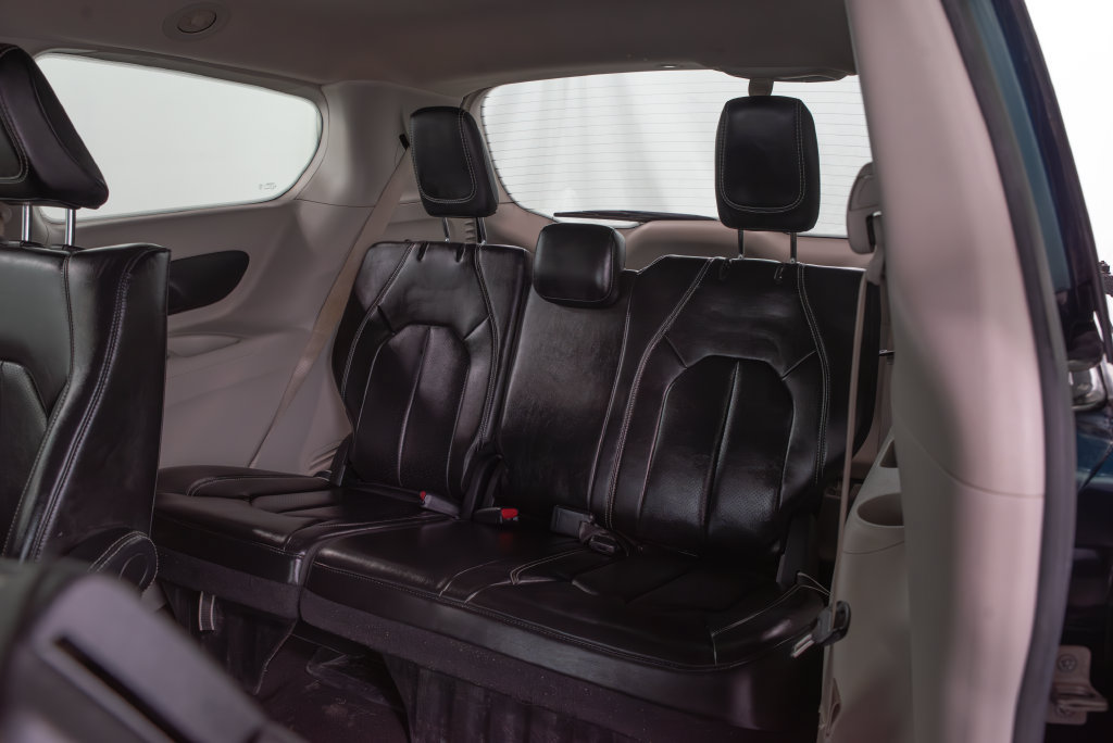 Used 2024 Chrysler Pacifica Limited FWD image 11
