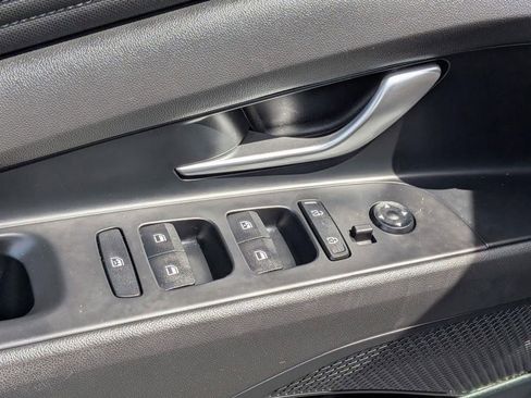 Used 2024 Hyundai Elantra Limited FWD image 11