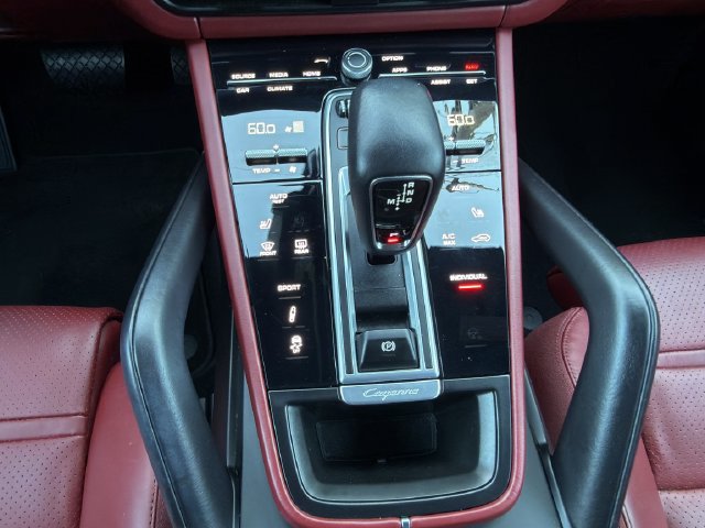 Used 2023 Porsche Cayenne Platinum Edition AWD/4WD image 21