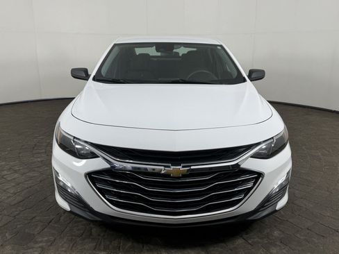 Used 2025 Chevrolet Malibu LS FWD image 2