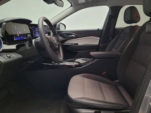 Used 2024 Chevrolet Trax LT FWD image 17