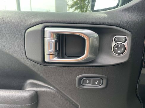 New 2025 Jeep Gladiator Sport image 26