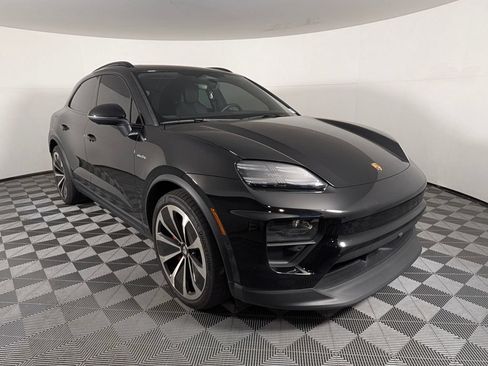 Certified 2025 Porsche Macan 4S Electric AWD/4WD image 9