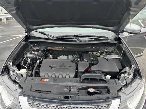 Used 2020 Mitsubishi Outlander SE image 27