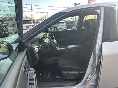 Used 2025 Nissan Rogue S image 16