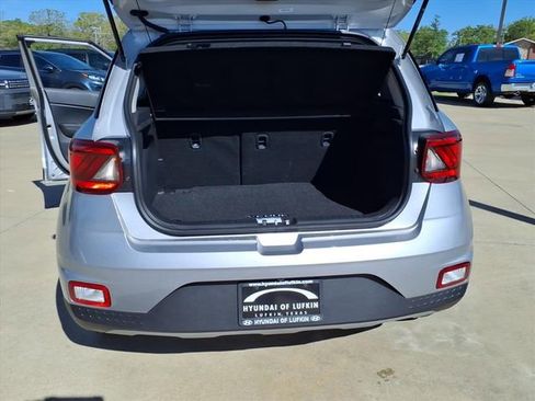 New 2026 Hyundai Venue SE image 16
