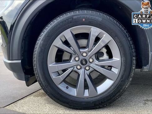 Used 2022 Ford Explorer XLT w/ Equipment Group 202A AWD/4WD image 9