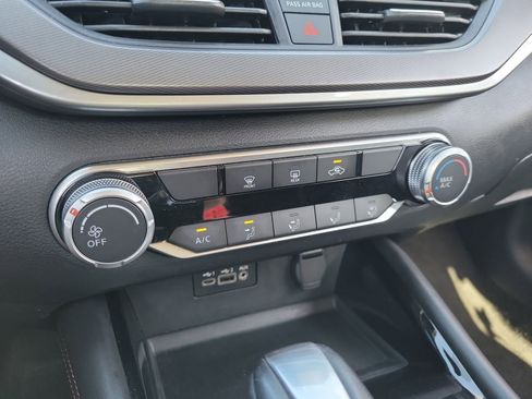 Used 2024 Nissan Altima 2.5 SR FWD image 23