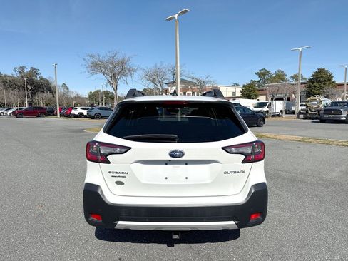 Used 2023 Subaru Outback Limited image 3