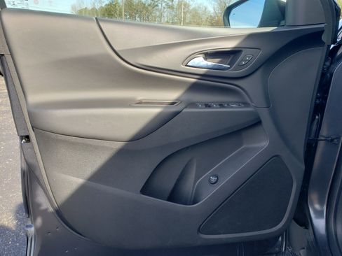 Used 2022 Chevrolet Equinox LT w/ Driver Convenience Package image 13