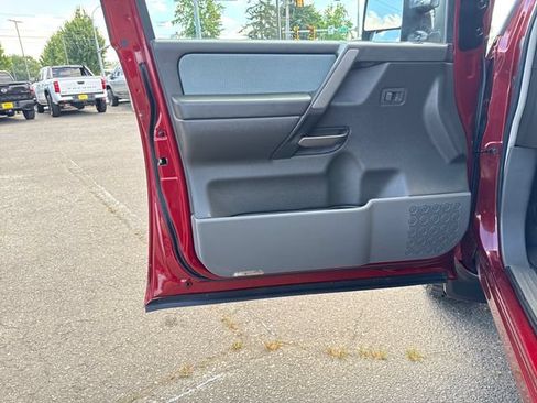 Used 2005 Nissan Titan SE AWD/4WD image 17