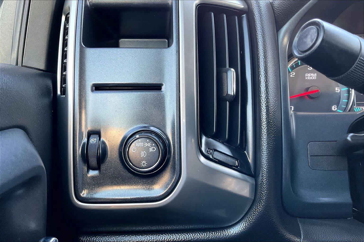 Used 2018 Chevrolet Silverado 1500 LT w/ Texas Edition RWD image 32