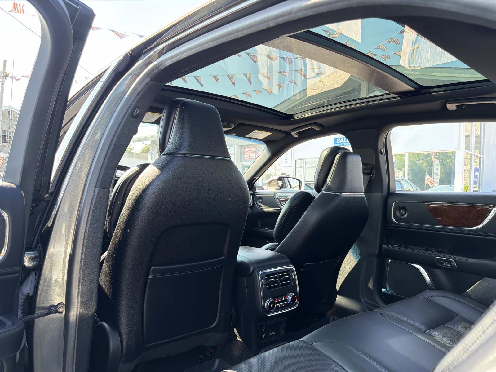 Used 2018 Lincoln Continental Reserve AWD/4WD image 30