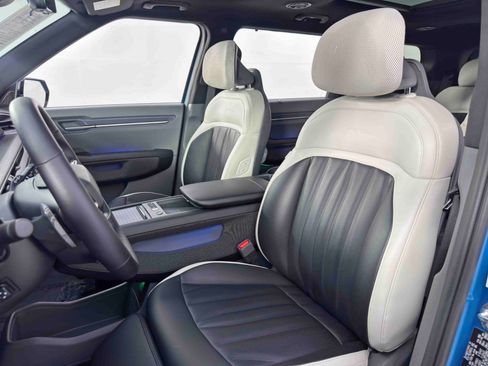 Used 2025 Kia EV9 GT-Line image 41