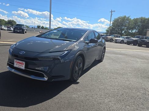 New 2026 Toyota Prius Plug-In Hybrid FWD image 6