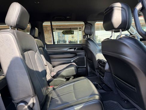 Used 2024 Jeep Wagoneer Series III AWD/4WD image 23