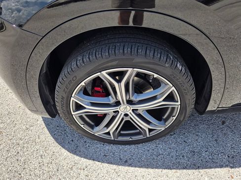 Used 2021 Maserati Levante GranLusso AWD/4WD image 4
