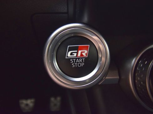 Used 2025 Toyota GR86 Premium w/ ALL Weather Mat Package (TMS) RWD image 33