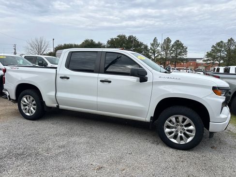 Used 2024 Chevrolet Silverado 1500 Custom image 6