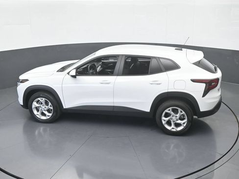 Used 2025 Chevrolet Trax LS w/ LS Convenience Package FWD image 47