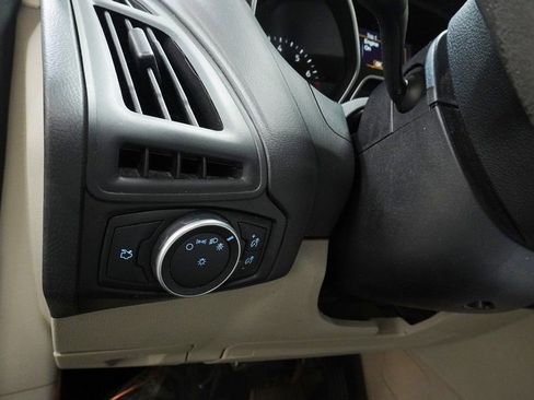 Used 2017 Ford Focus SE image 18