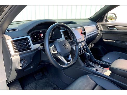 Used 2022 Volkswagen Atlas Cross Sport SE FWD image 13