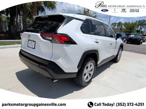 Used 2021 Toyota RAV4 LE FWD image 6