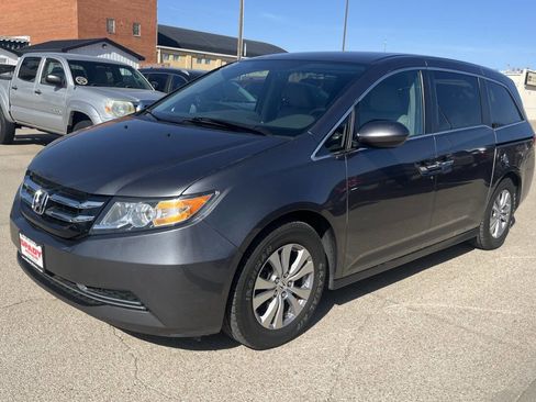 Used 2017 Honda Odyssey SE image 1