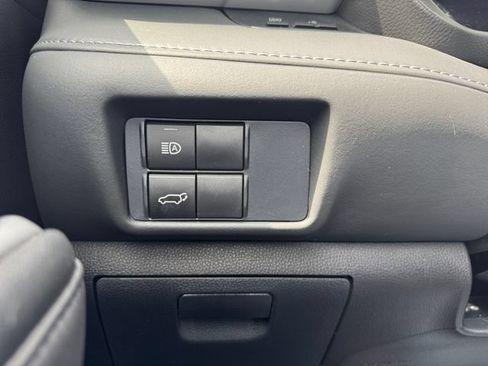 Used 2021 Toyota Highlander XLE AWD/4WD image 15