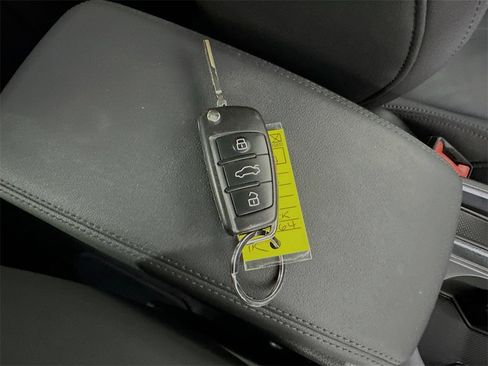 Used 2020 Audi Q3 2.0T Premium w/ Convenience Package image 39