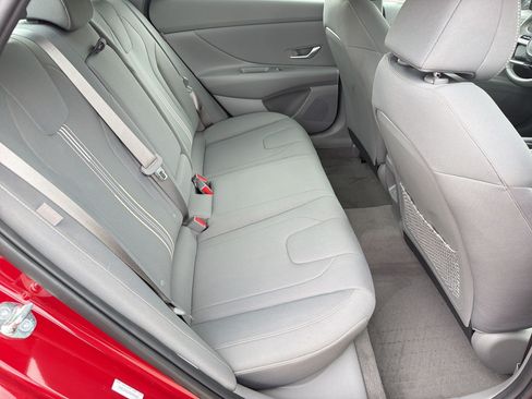 Used 2025 Hyundai Elantra SEL FWD image 30