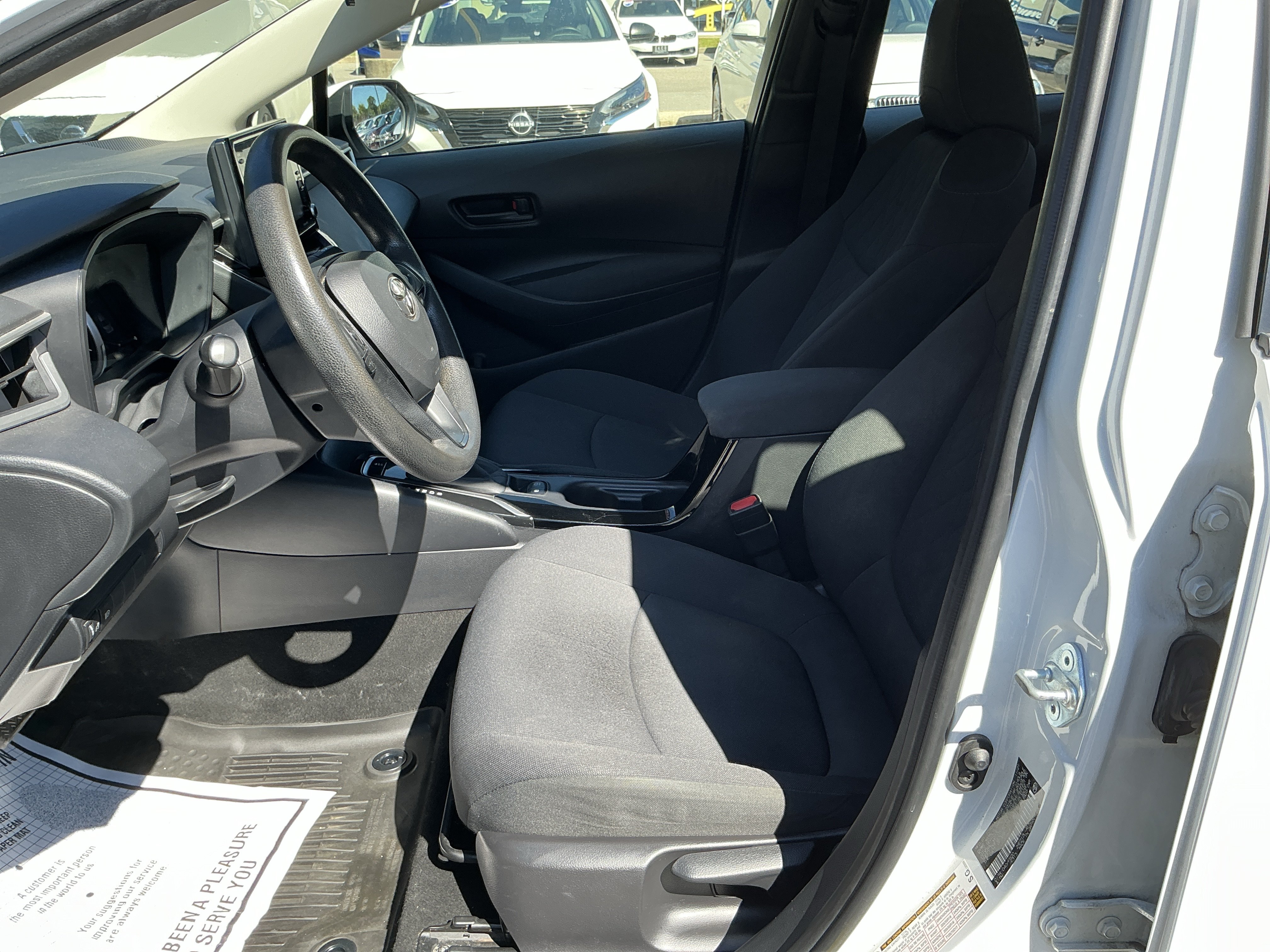 Used 2022 Toyota Corolla LE FWD image 3