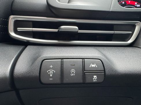 Used 2021 Hyundai Elantra SE w/ Cargo Package image 12