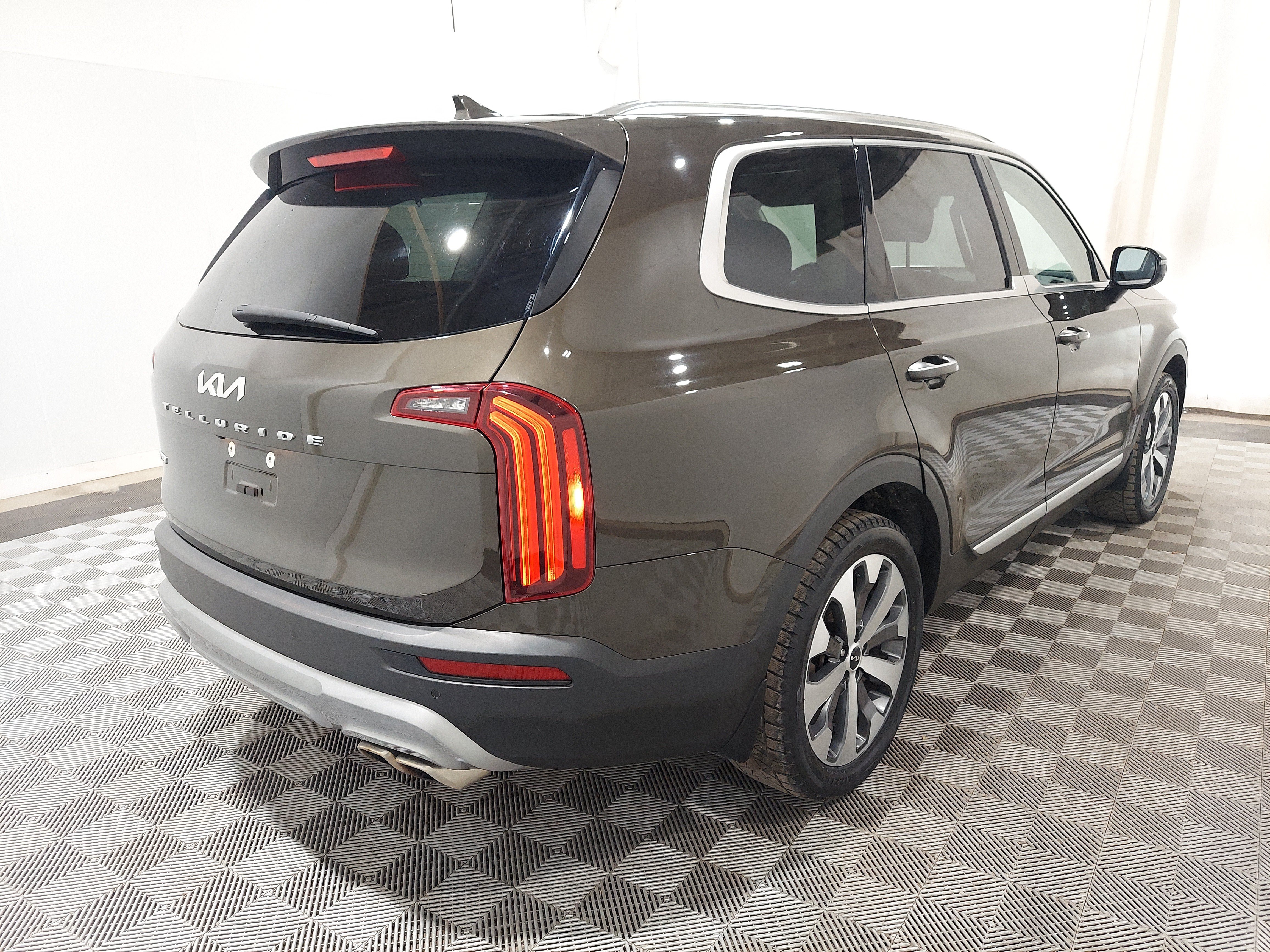 Used 2022 Kia Telluride SX AWD/4WD image 3