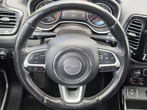 Used 2019 Jeep Compass Limited FWD image 21