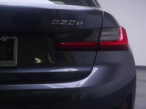 Used 2022 BMW 330e xDrive w/ Convenience Package AWD/4WD image 9